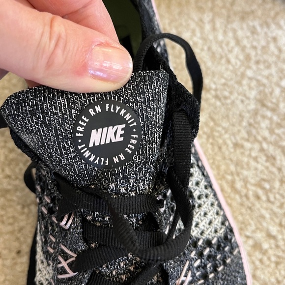 Nike Free RN Flyknit shoes 7.5 women, good condition - Picture 4 of 8